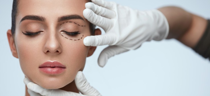 Combinar la blefaroplastia con otras intervenciones faciales