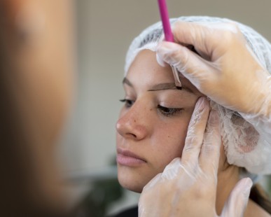 Tout ce que vous devez savoir sur le lifting des sourcils